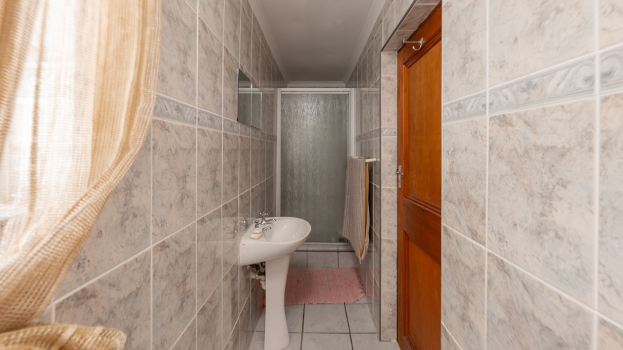 7 Bedroom Property for Sale in Struisbaai Western Cape